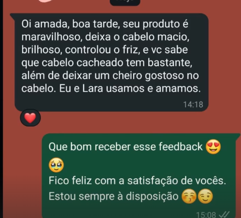 Feedback de cliente sobre o controle de frizz em cabelo cacheado